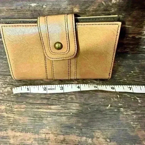 Liz Claiborne Accessories - Liz Claiborne Tan Wallet